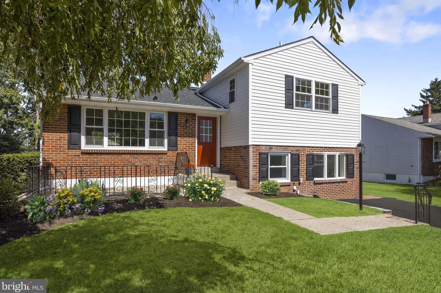 369 Heathcliffe Rd, Huntingdon Valley, PA 19006