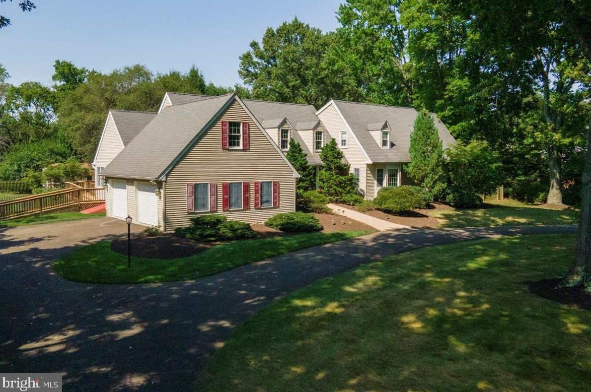725 Johns Ln, Prospectville, PA 19002-2617