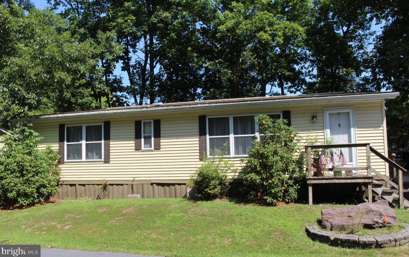 716 Dogwood Dr, Green Lane, PA 18054