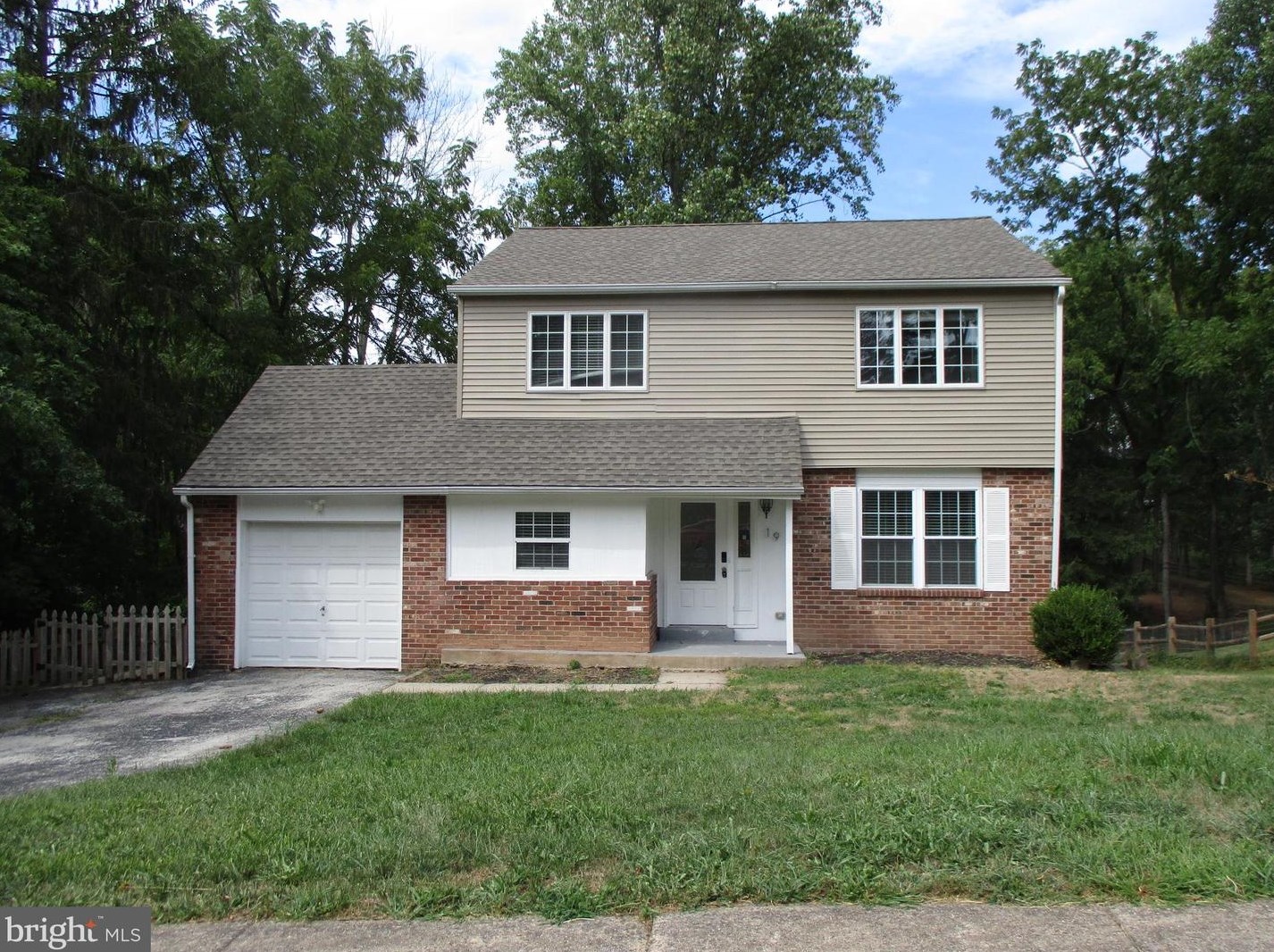 19 Iroquois Dr, Limerick, PA 19468