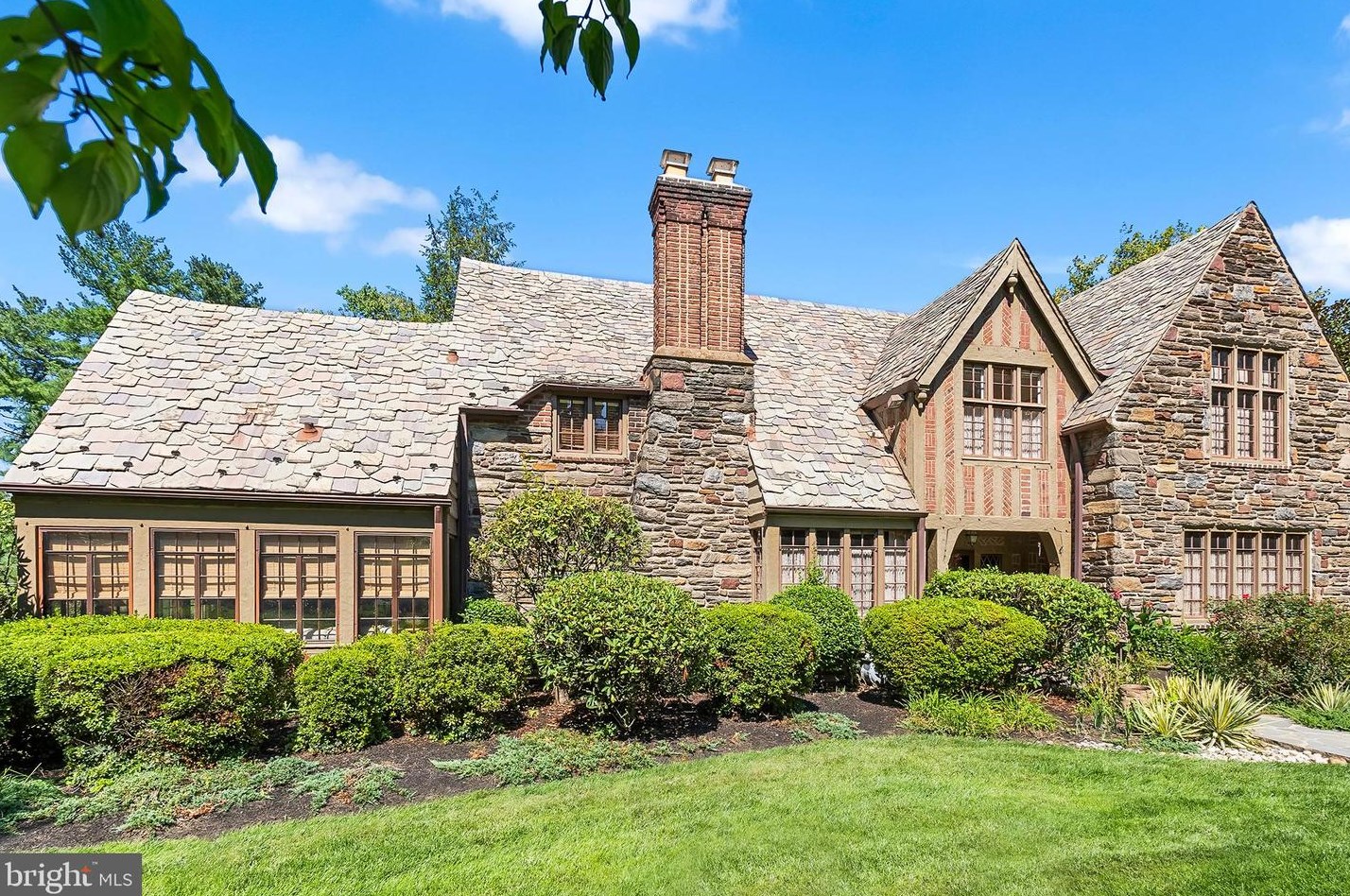 1040 Lindsay Ln, Meadowbrook, PA 19046