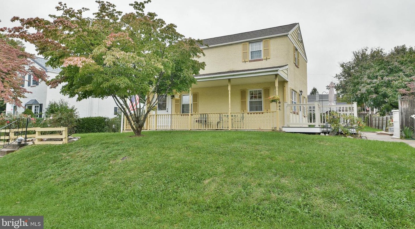 221 Lyster Rd, Oreland, PA 19075-1913