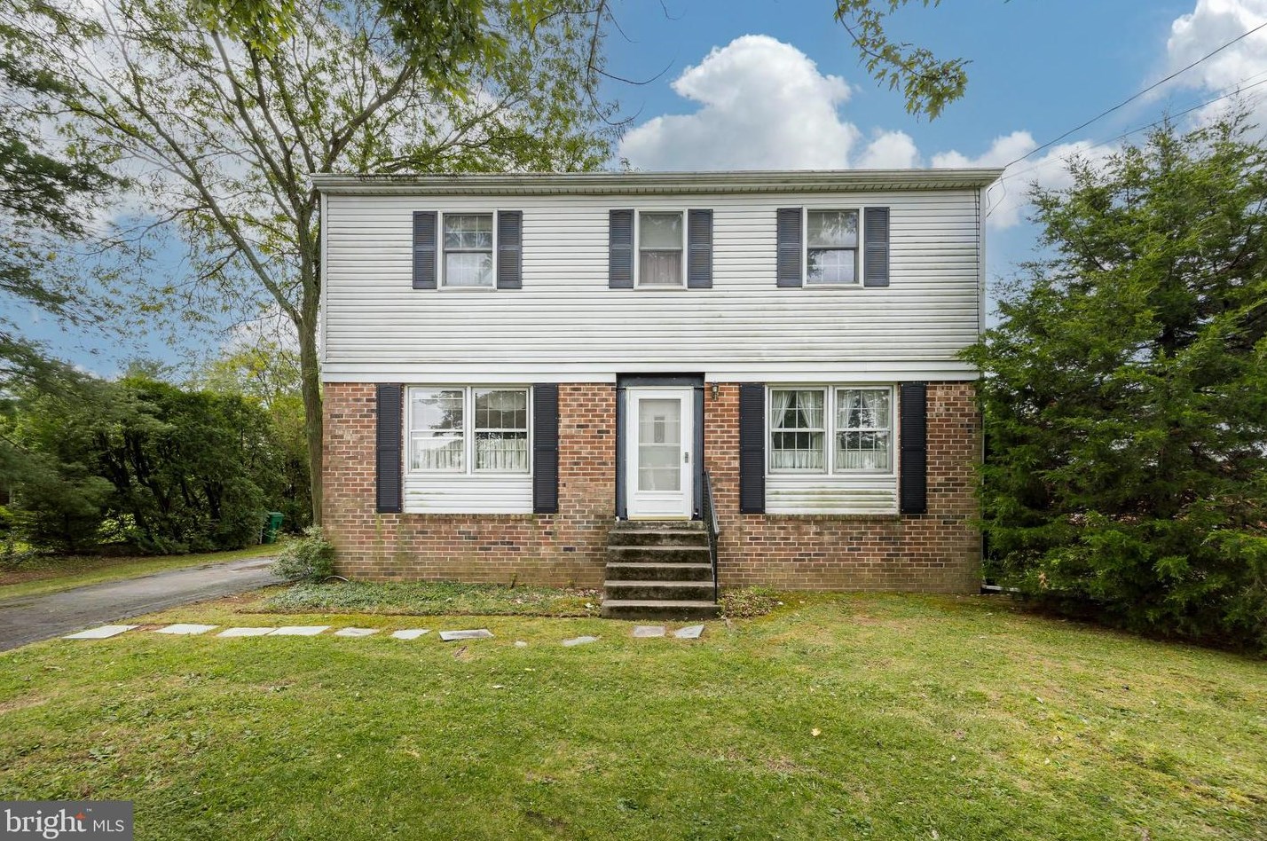 2912 Diamond St, Hatfield, PA 19440-2332