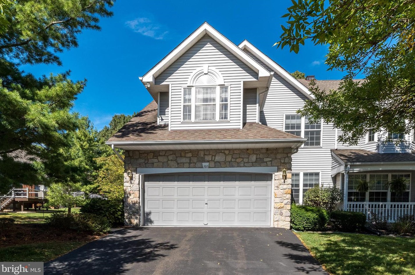 101 Thoroughbred Ct, North Wales, PA 19454-4252