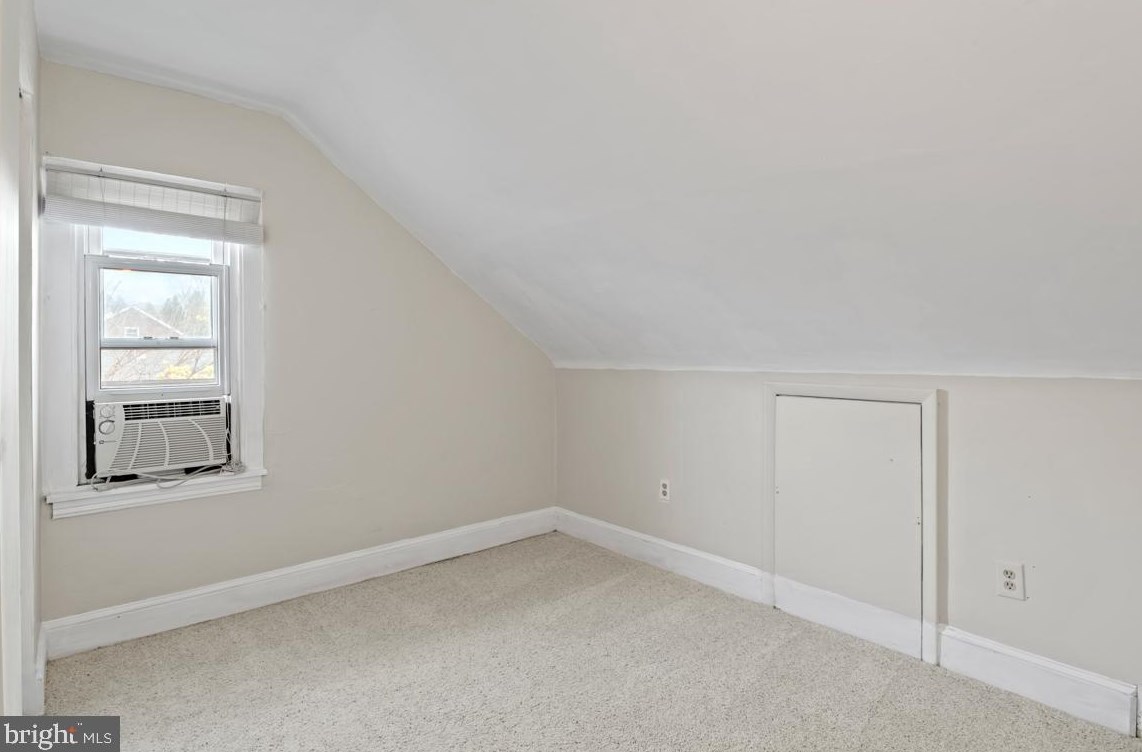 521 Montgomery Ave, North Wales PA 19454-2948 exterior