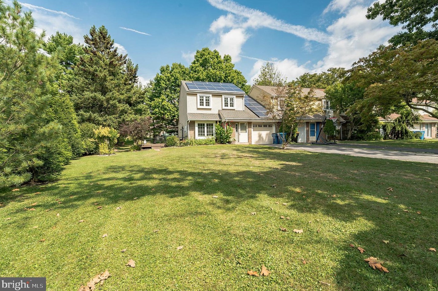 24 Beaver Hill Rd, Horsham, PA 19044-1723