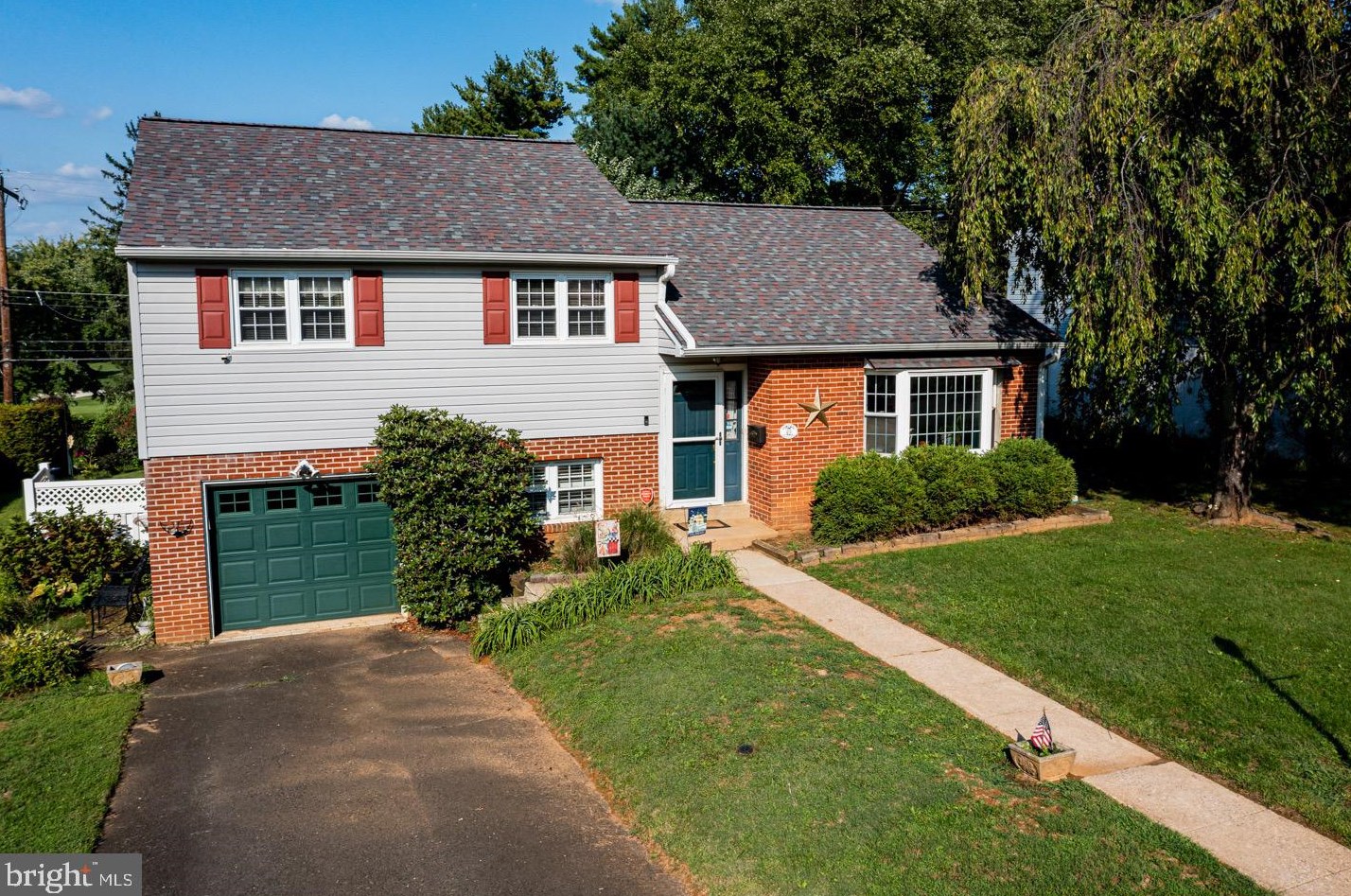 23 Red Oak Rd, Oreland, PA 19075-2111