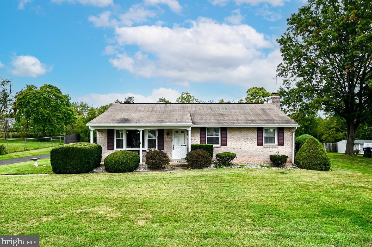 41 Oak St, Gilbertsville, PA 19525