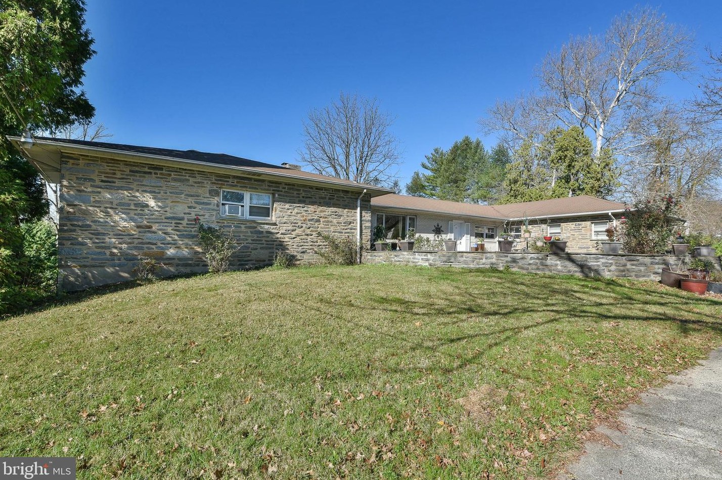 2107 Paper Mill Rd, Oreland, PA 19075-2431