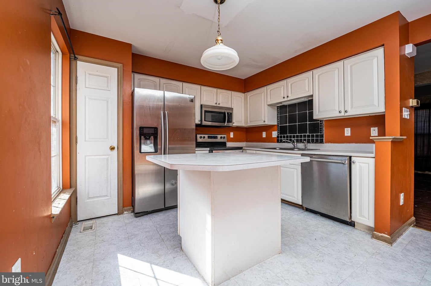 1216 Hunter Ln, Perkiomenville, PA 18074
