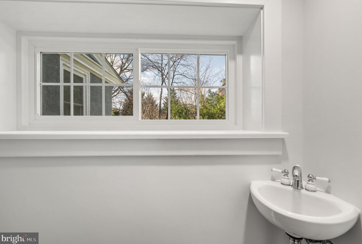 250 Hathaway Ln, Penn Wynne PA 19096-1924 exterior