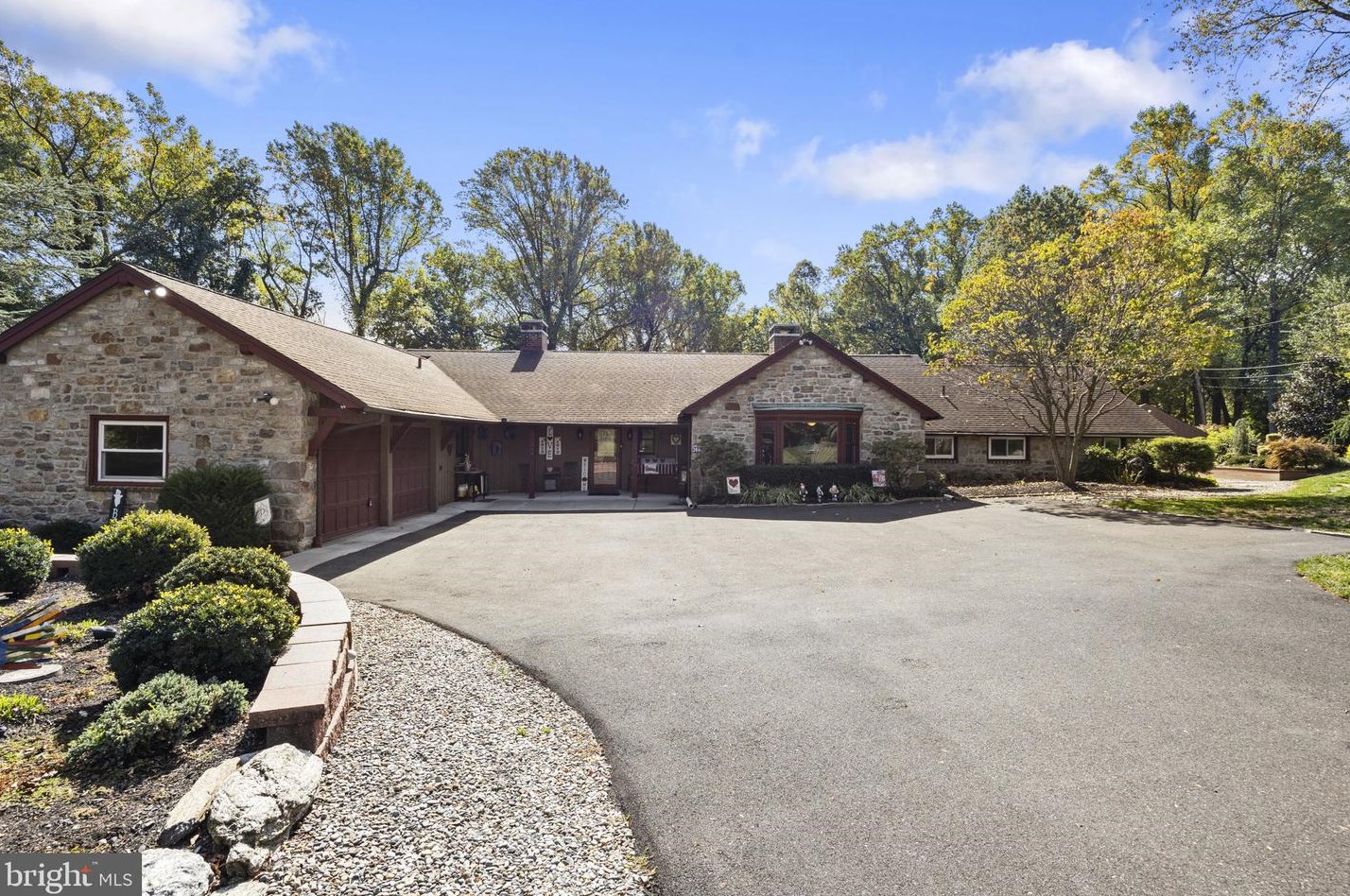 360 Moredon Rd, Huntingdon Valley, PA 19006