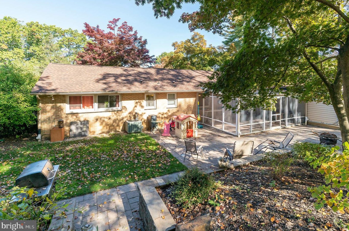 4126 Jackson Dr, Miquon, PA 19444
