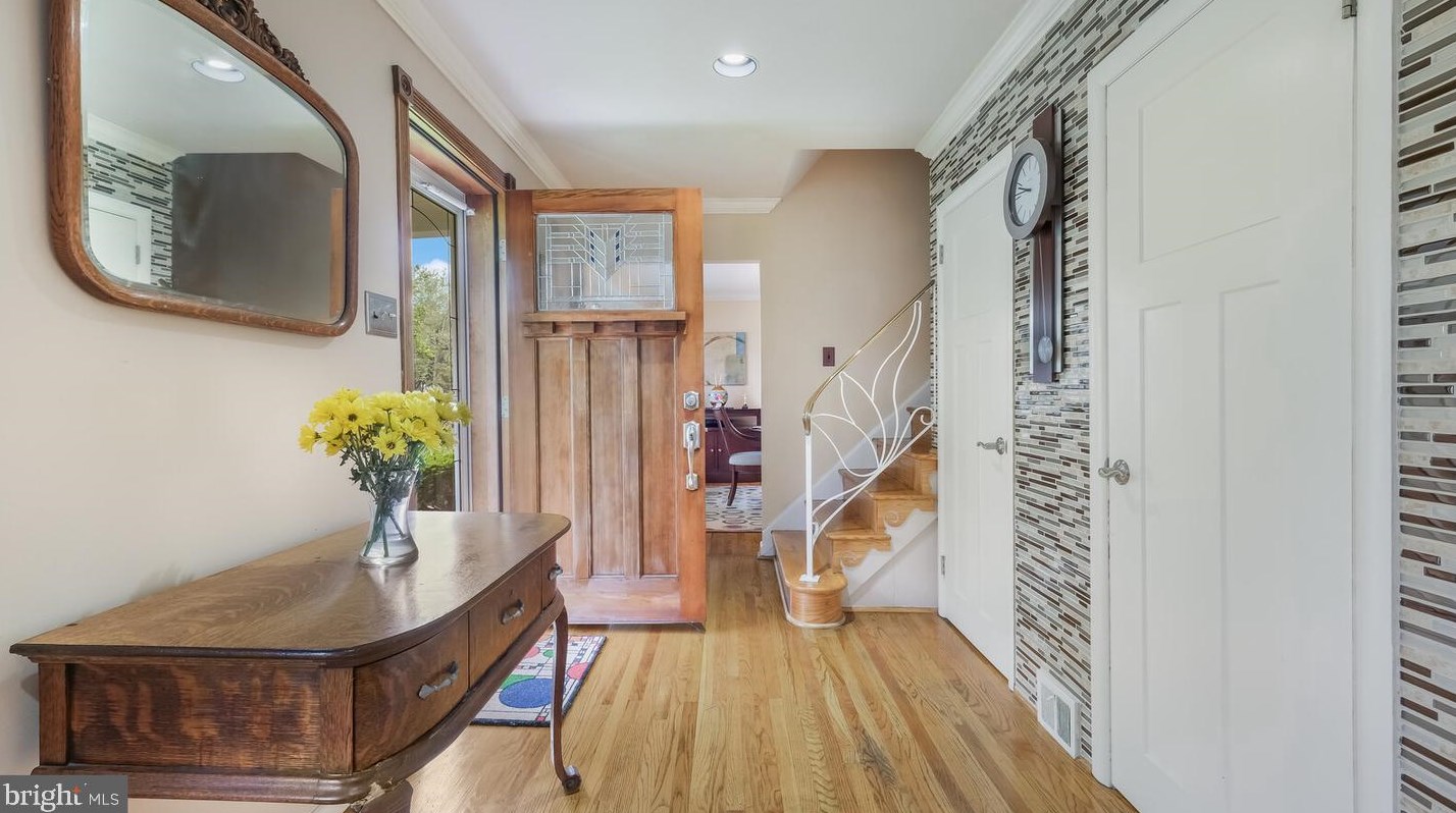 646 Green Briar Rd, Melrose Park, PA 19027