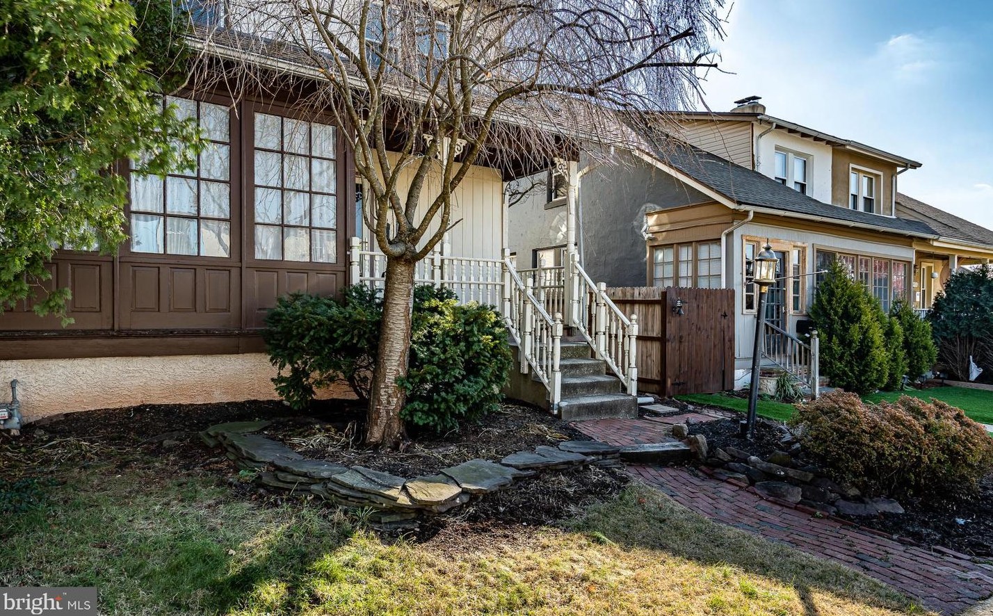 1422 Juniper St, Norristown, PA 19401-3225