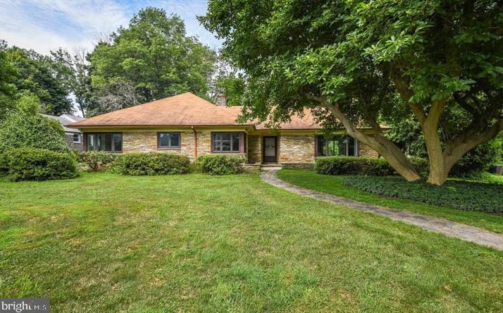 8104 Heacock Ln, Wyncote, PA 19095