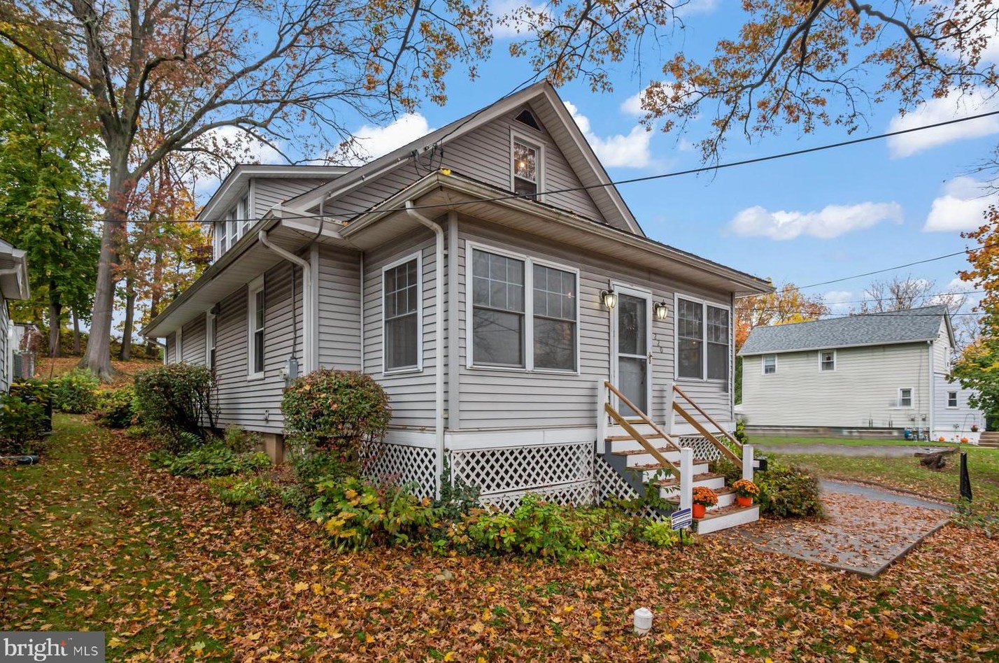220 Summit Ave, Willow Grove, PA 19090