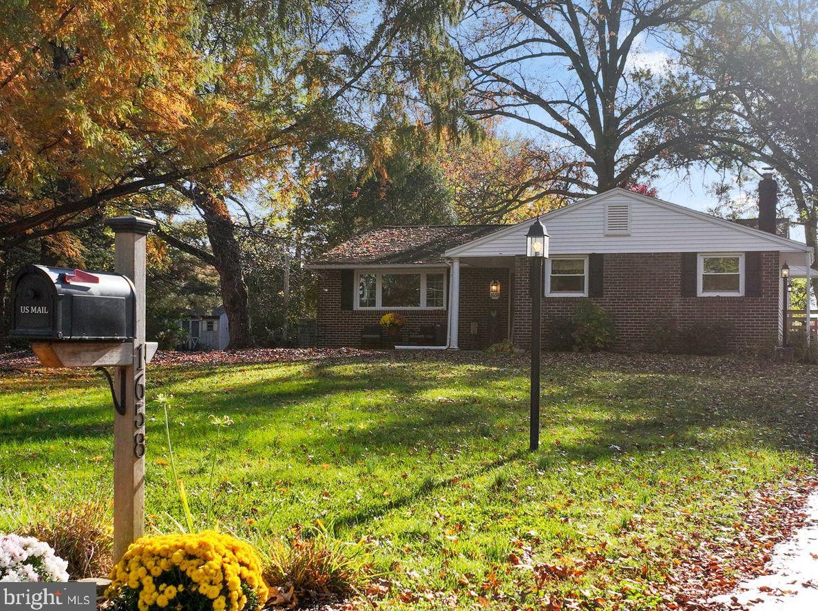 1658 Larchwood Dr, Blue Bell, PA 19422