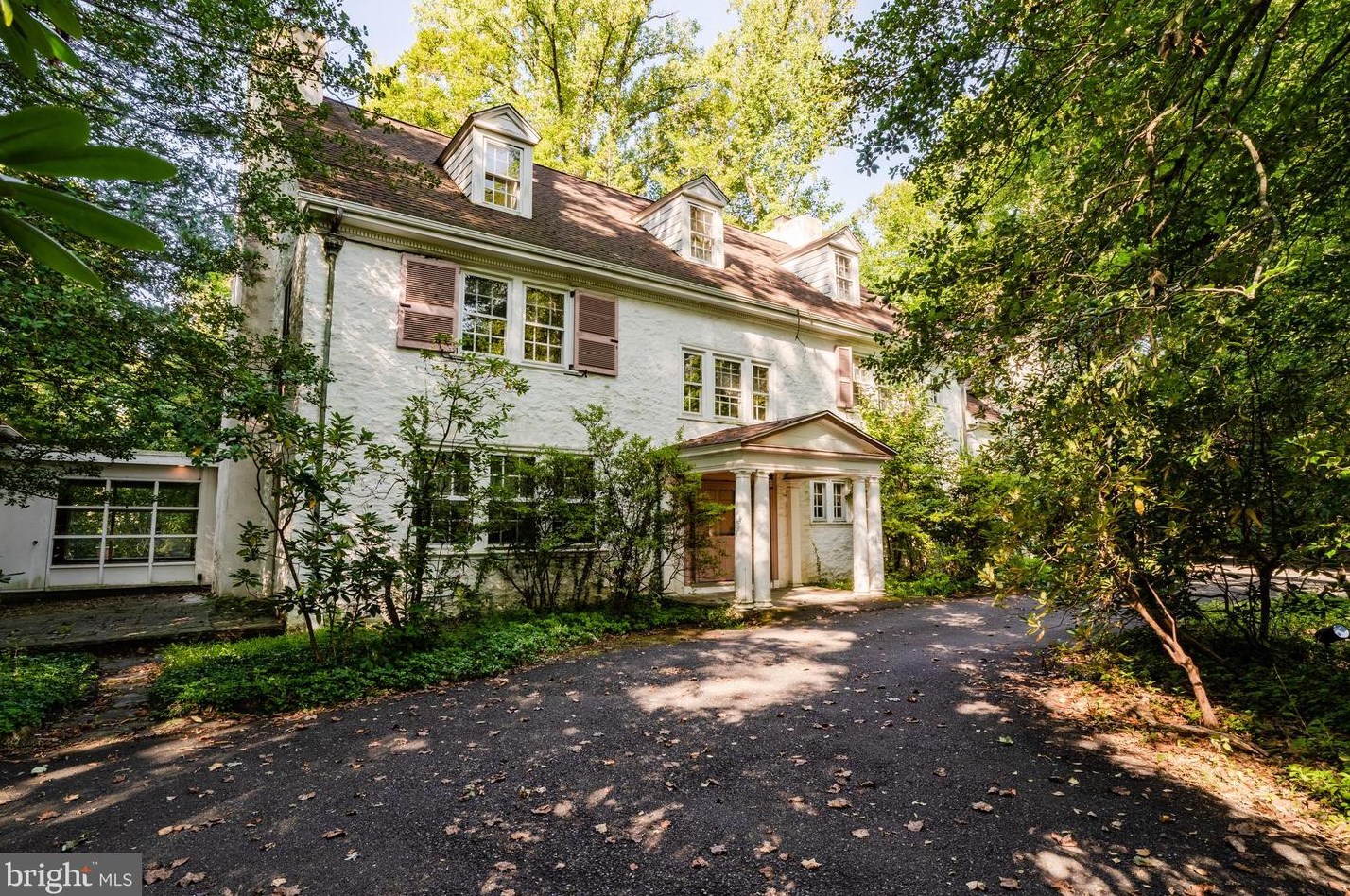 1211 School Ln, Meadowbrook, PA 19046-1418