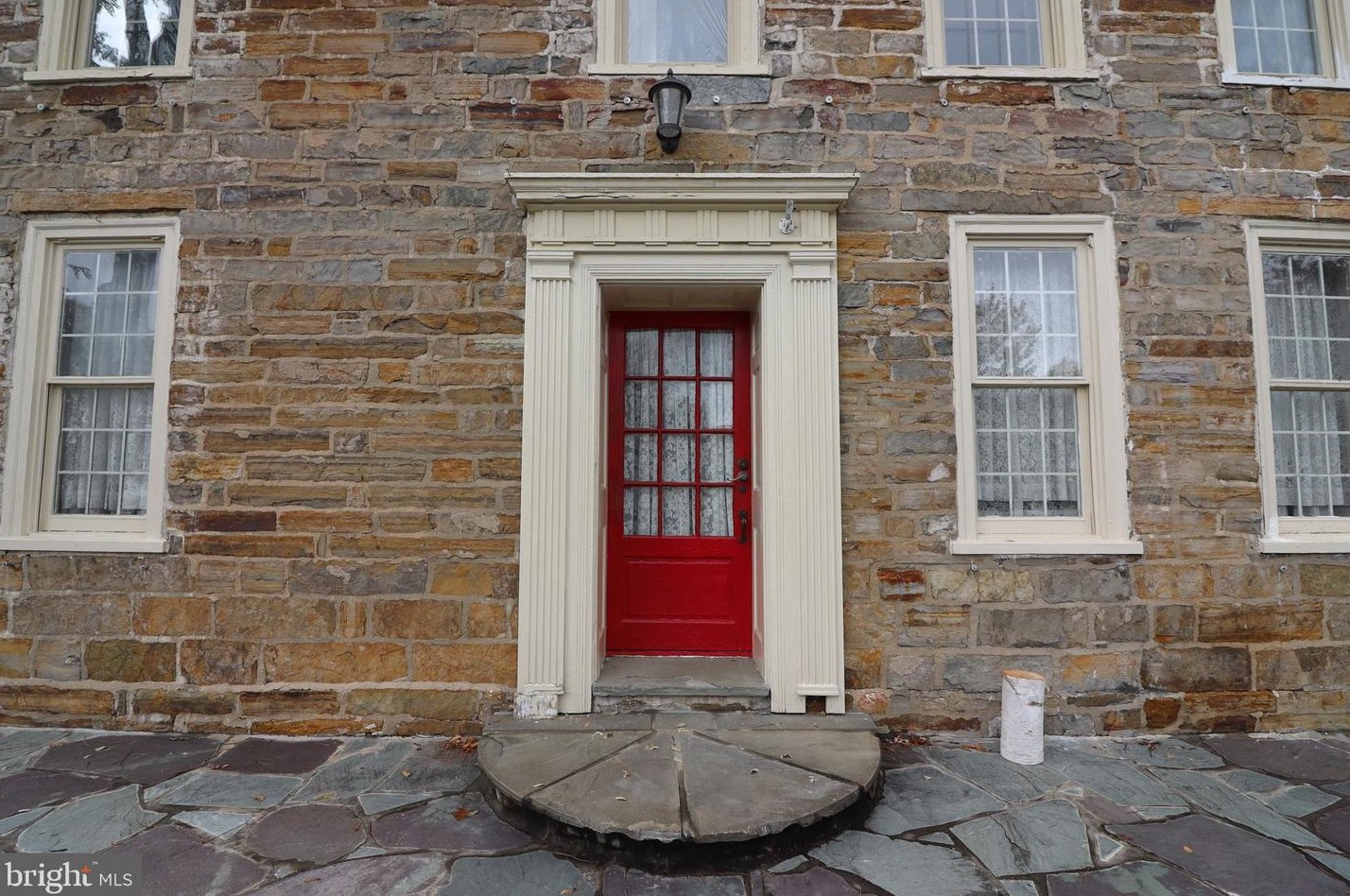 113 Horseshoe Ln, North Wales, PA 19454