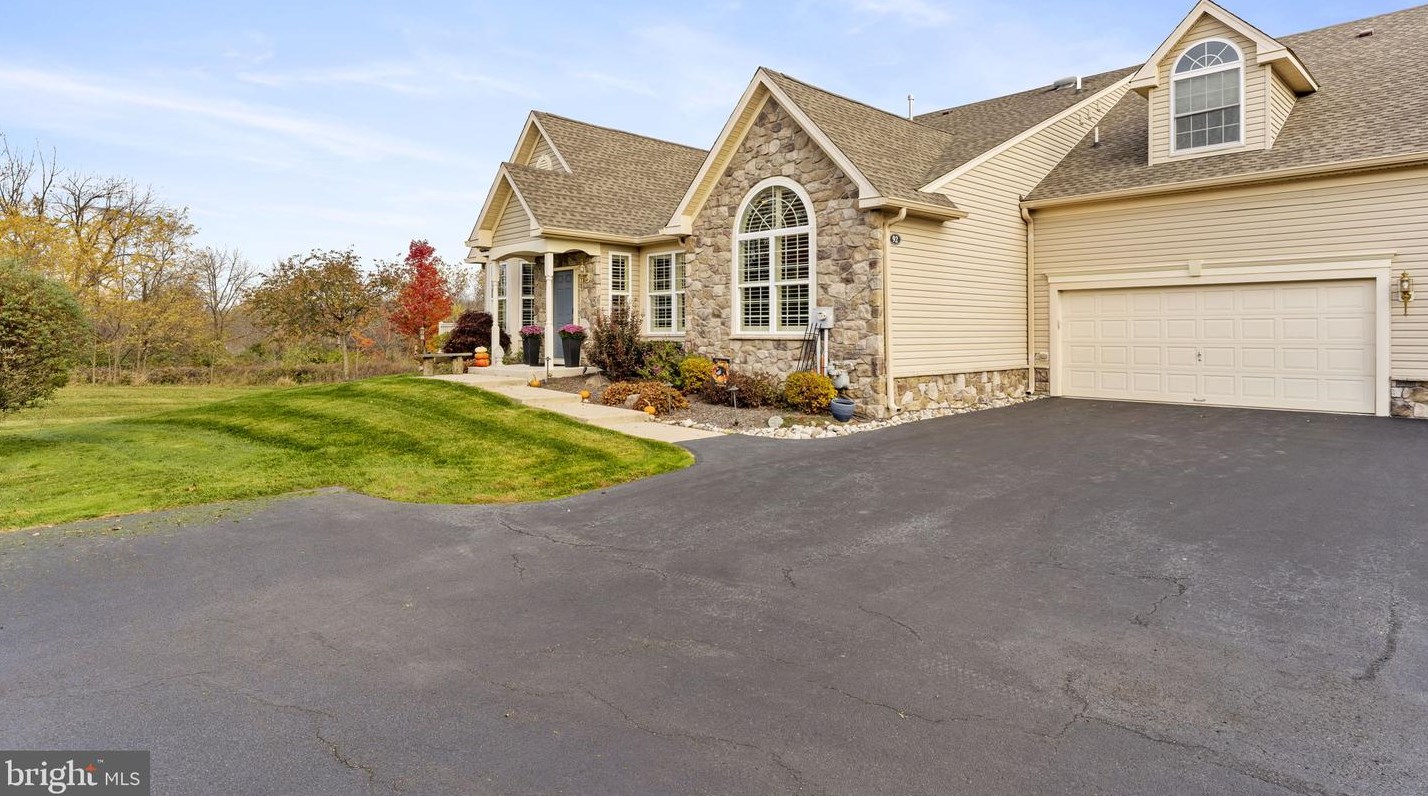 92 Pebble Beach Dr, Limerick, PA 19468