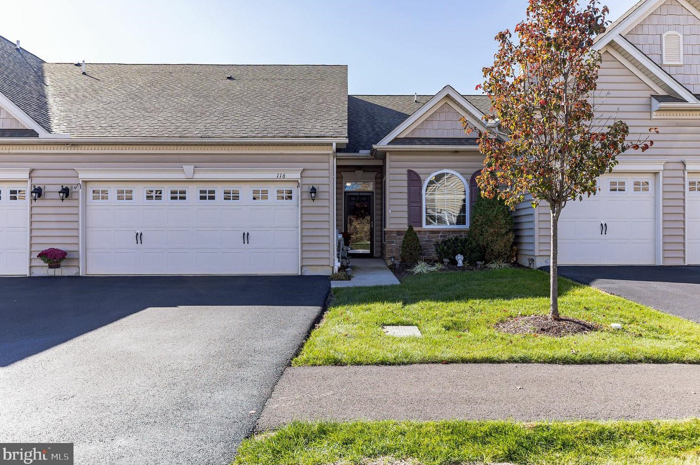 116 Eisenhower Ln #49, North Wales, PA 19454