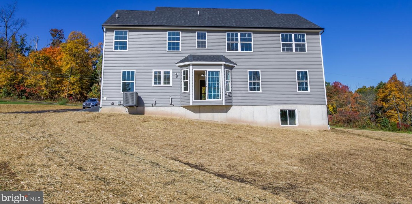 118 Colonial Dr, Perkiomenville, PA 18074