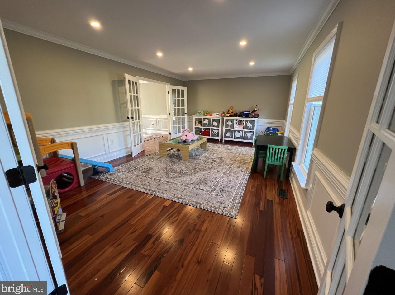 738 Shearer St, North Wales, PA 19454