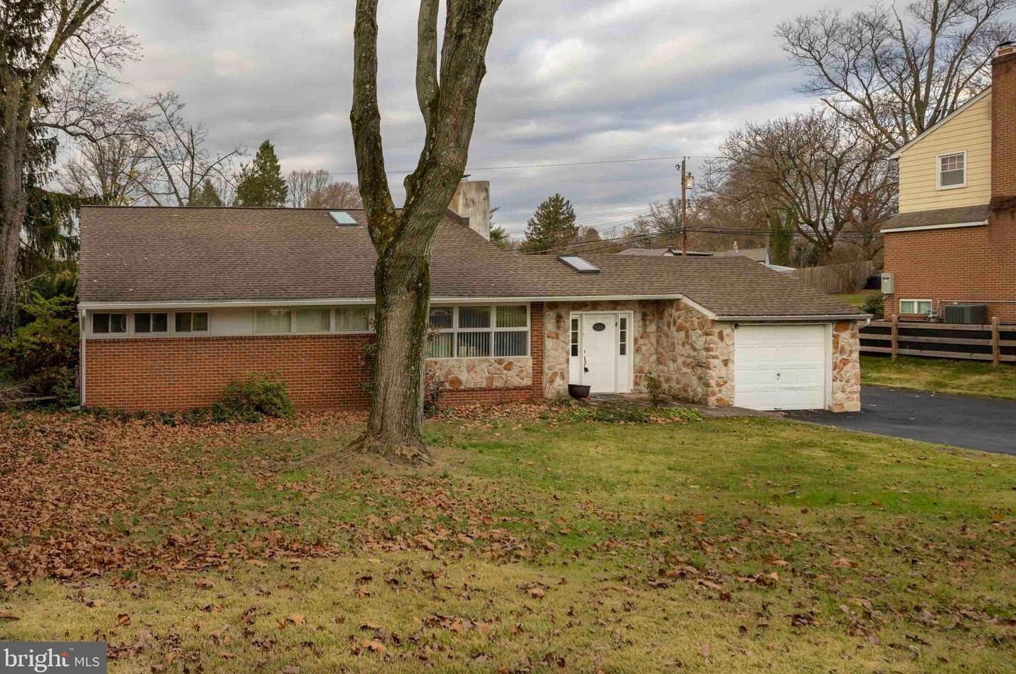 1372 Meetinghouse Rd, Meadowbrook, PA 19046-2546