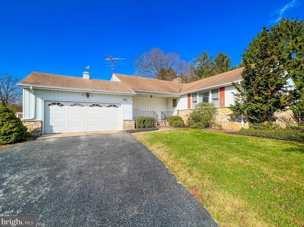 883 Parkwood Rd, Blue Bell, PA 19422