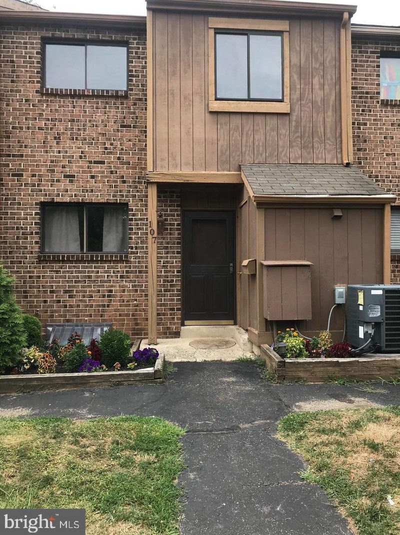 107 Larchwood Ct, Collegeville, PA 19426