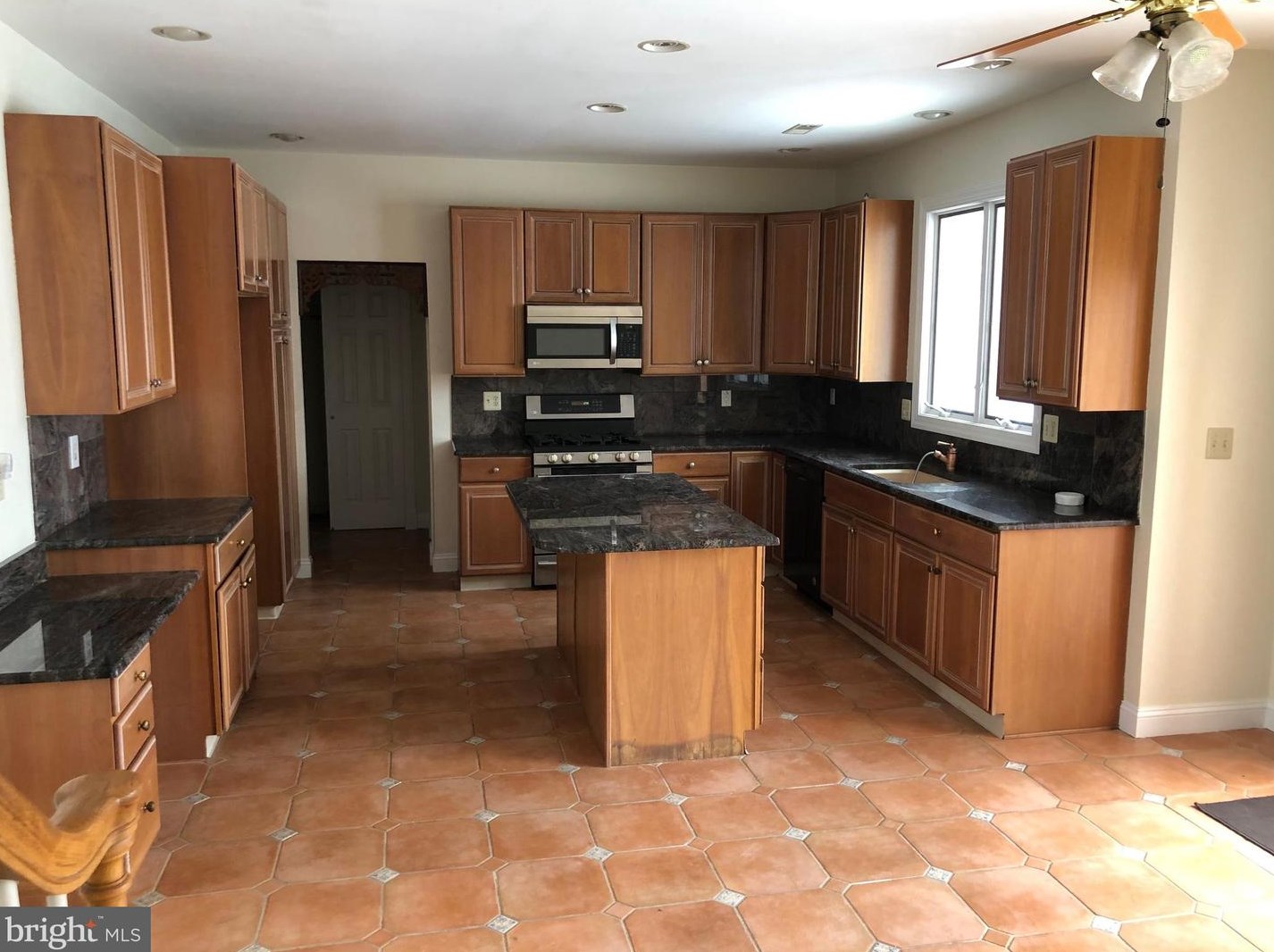 817 Arrowhead Ln, Harleysville, PA 19438
