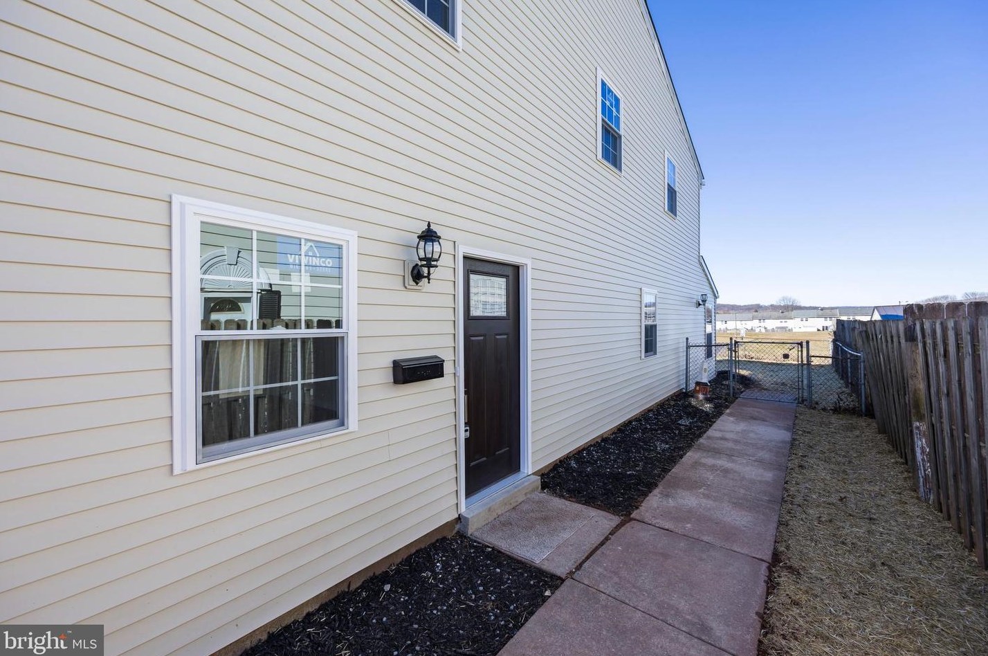 725 Valley Rd, East Greenville, PA 18041-1728
