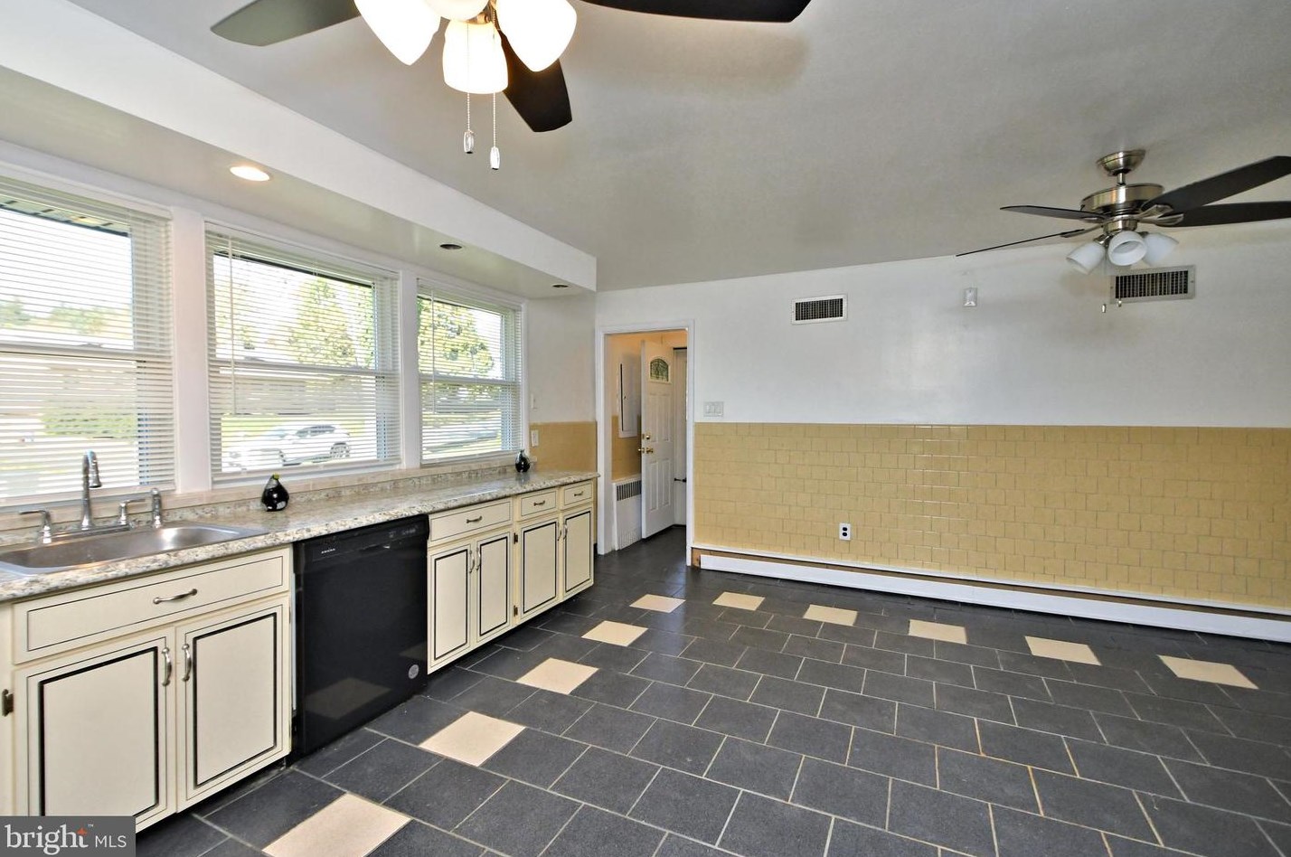 1608 Chattin Rd, Ardsley PA  19038-7119 exterior