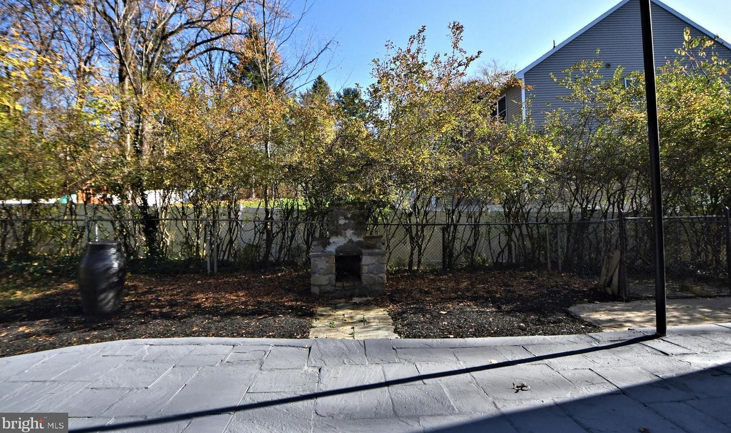 1608 Chattin Rd, Ardsley PA  19038-7119 exterior