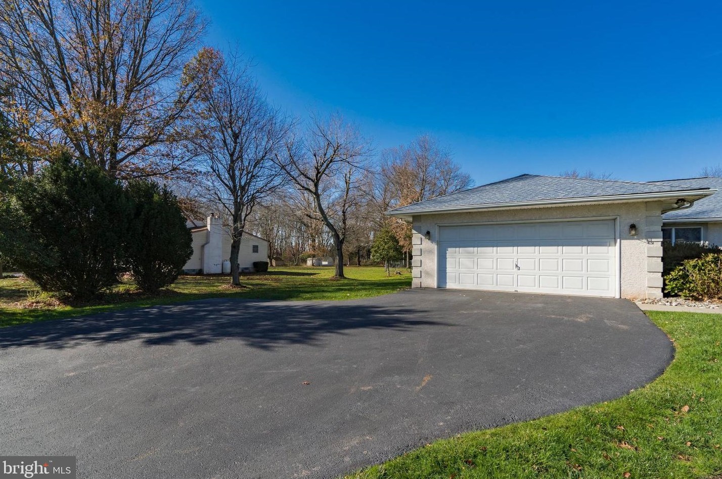 1978 Moyer Rd, Hatfield, PA 19440-3332