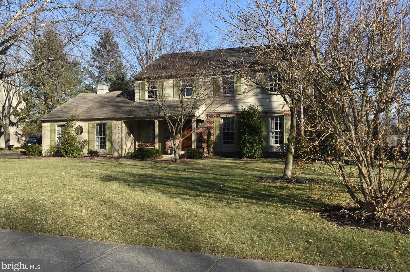 333 Evergreen Dr, North Wales, PA 19454-2701