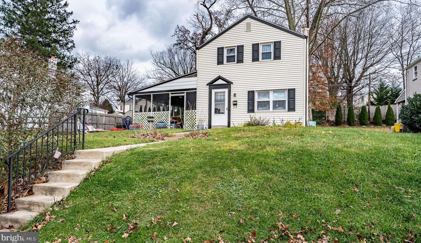 102 Ulmer Ave, Oreland, PA 19075-1931