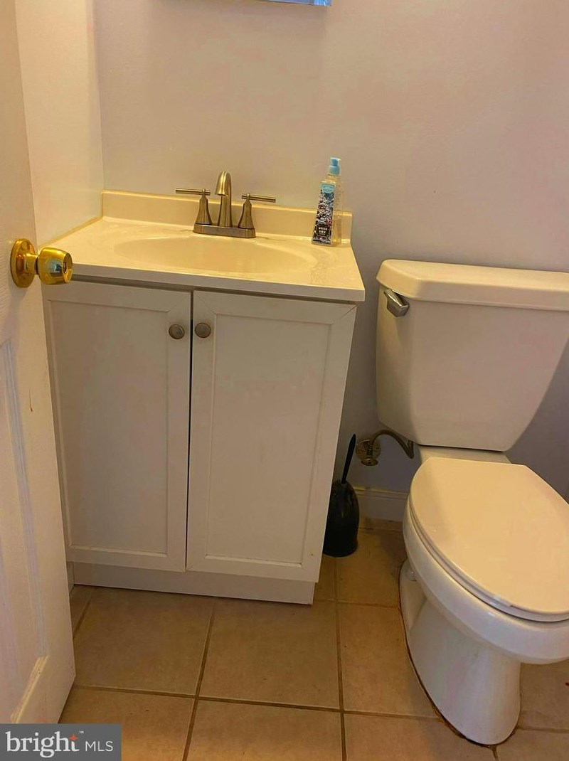 15 Donovan Ct, North Wales PA 19454-4000 exterior