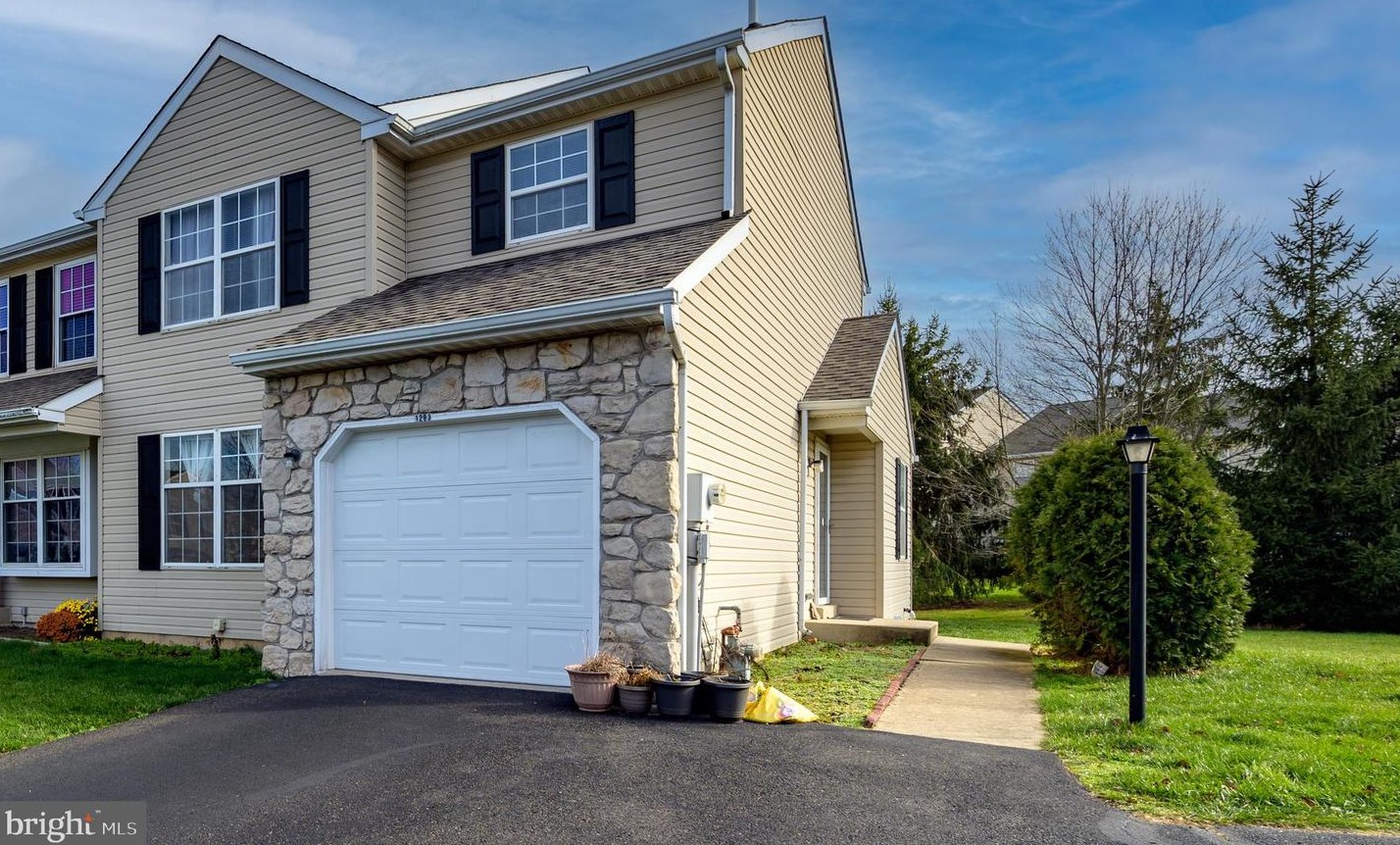 1283 Stonegate Rd, Lansdale, PA 19446