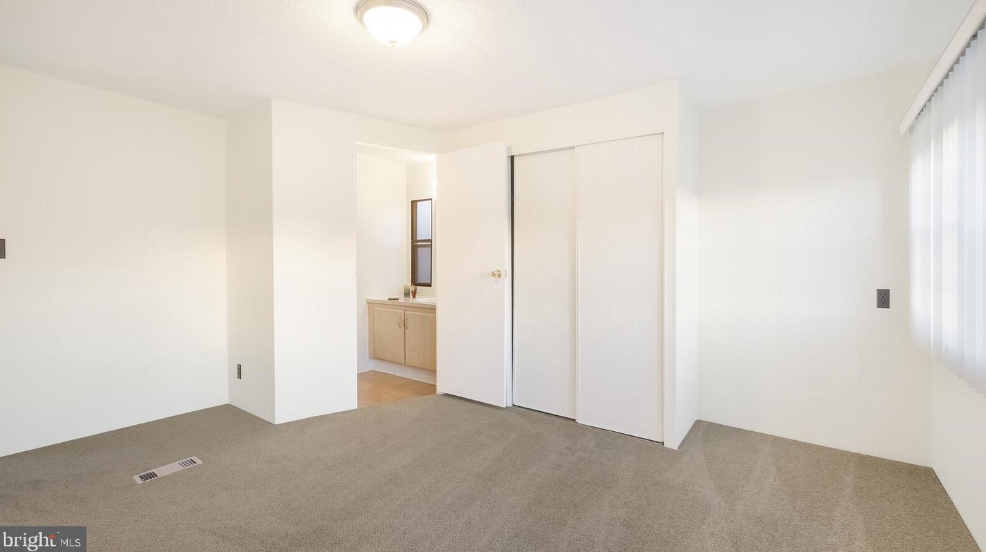 157 Hillside Ct, North Wales PA  19454-1135 exterior