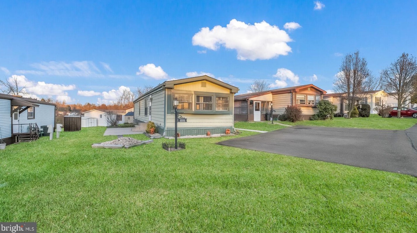 157 Hillside Ct, North Wales, PA 19454