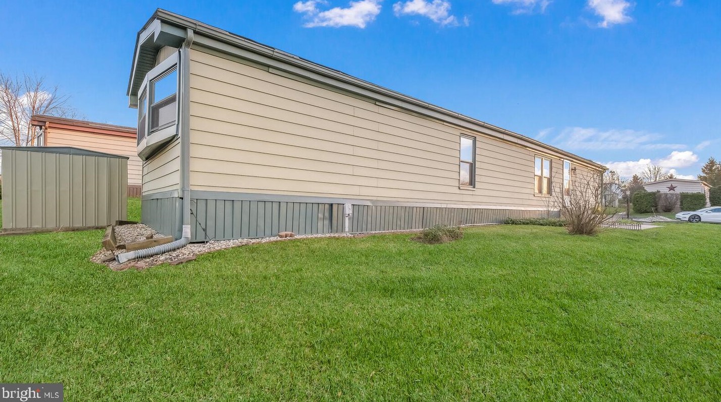 157 Hillside Ct, North Wales PA  19454-1135 exterior