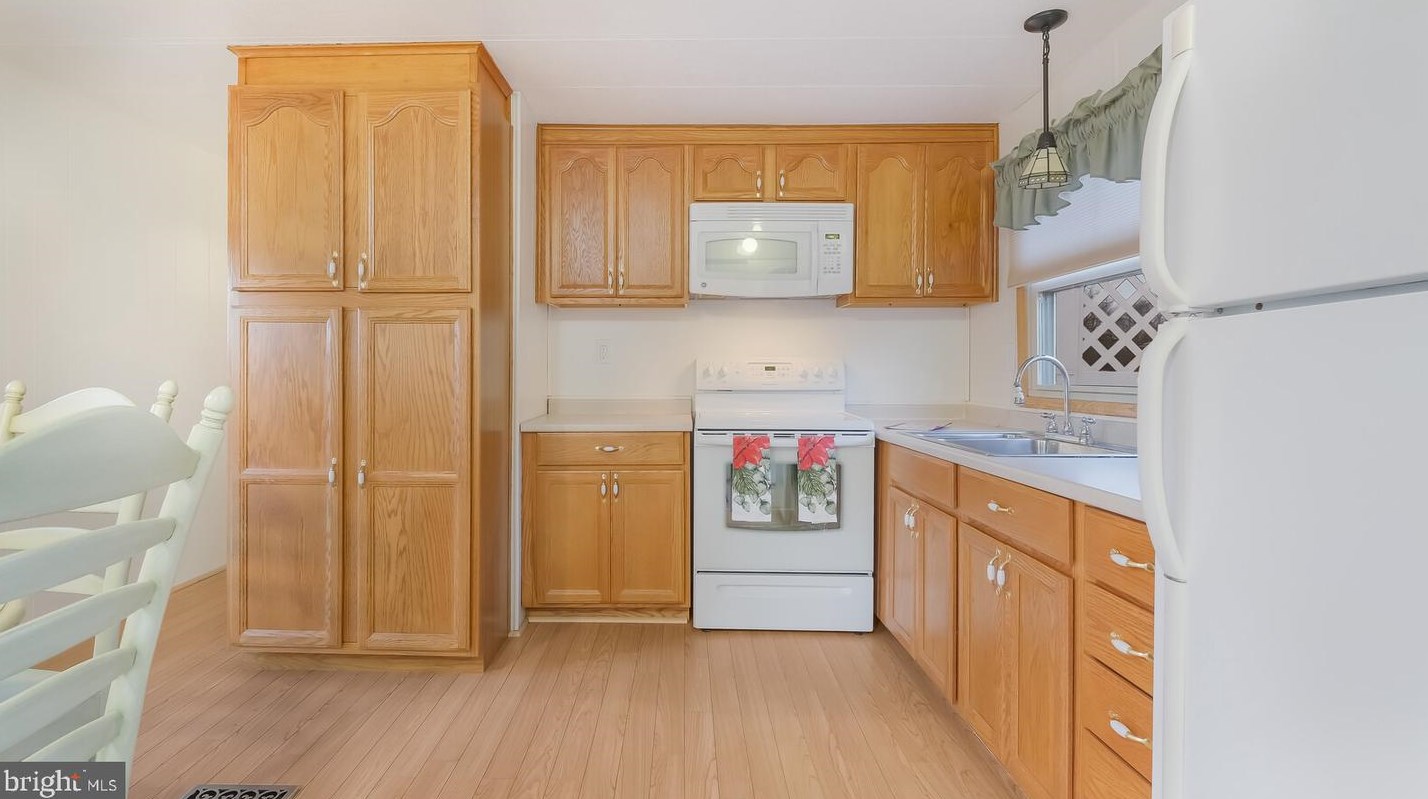 157 Hillside Ct, North Wales PA  19454-1135 exterior