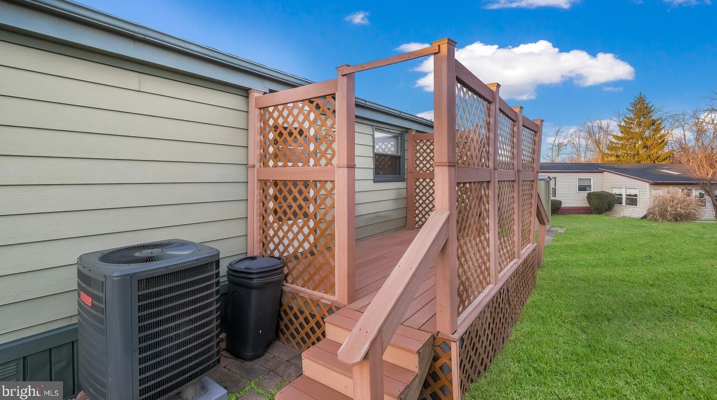 157 Hillside Ct, North Wales PA  19454-1135 exterior