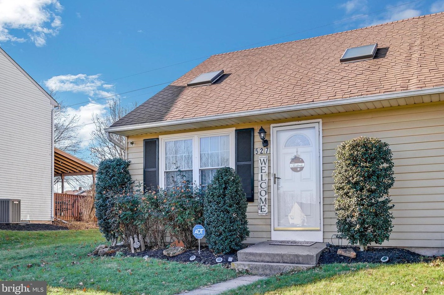 527 Spring Hill Dr, Harleysville, PA 19438