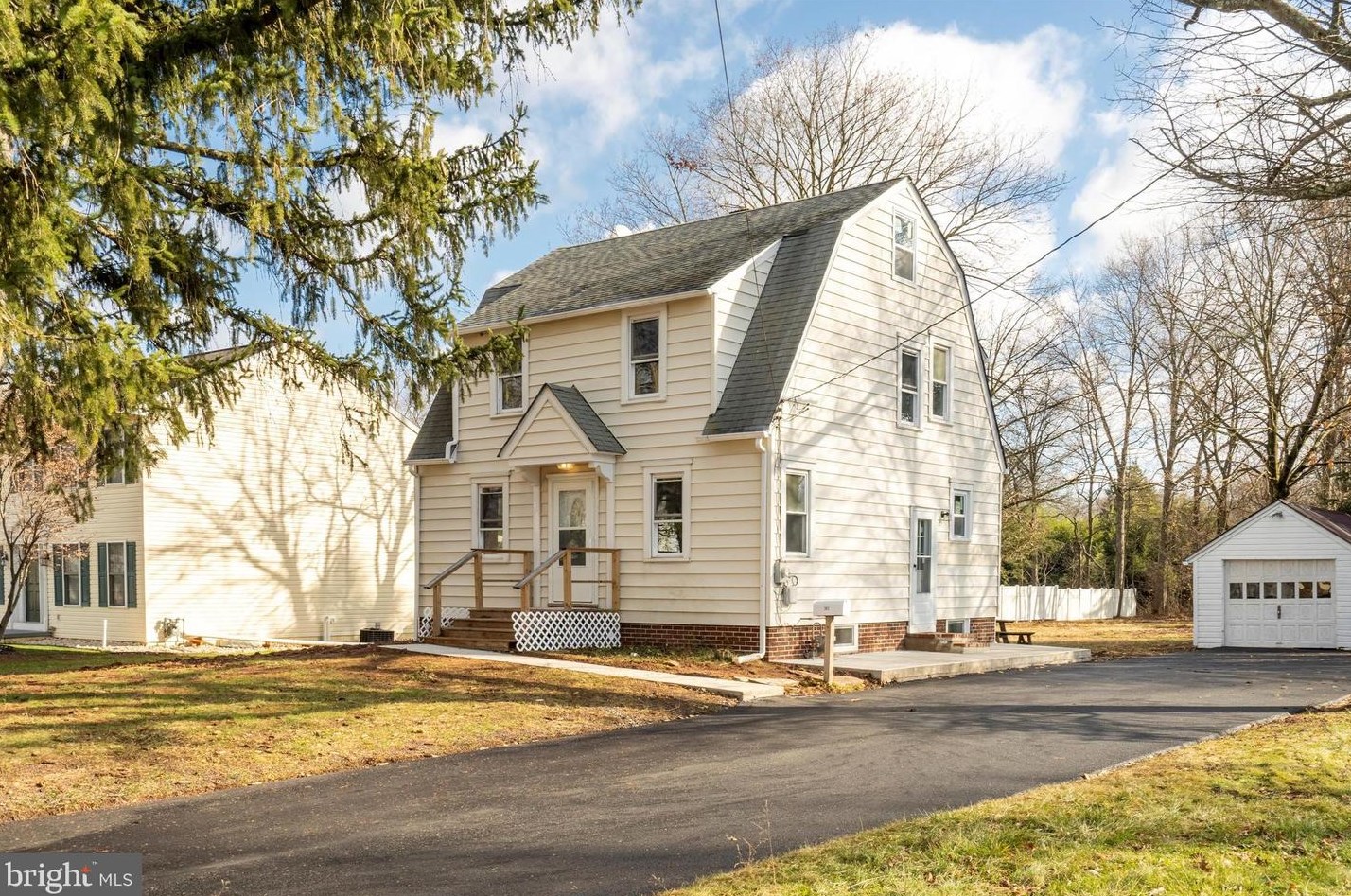 382 W Vine St, Hatfield, PA 19440