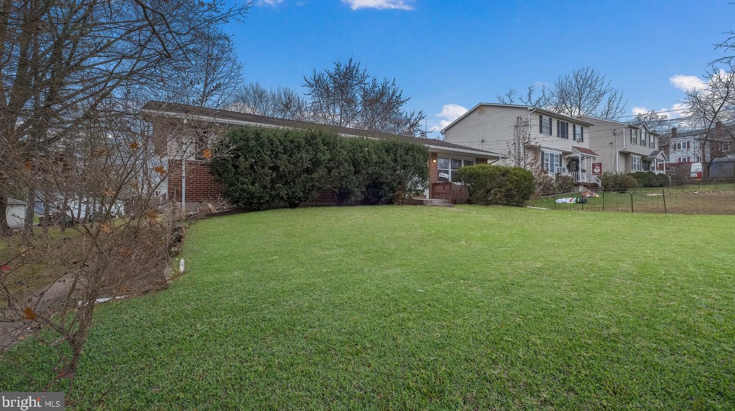 33 N 4th St, Souderton, PA 18964