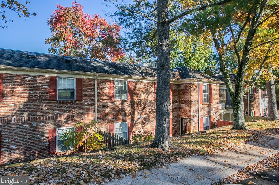 128 Berwick Pl, Lansdale, PA 19446