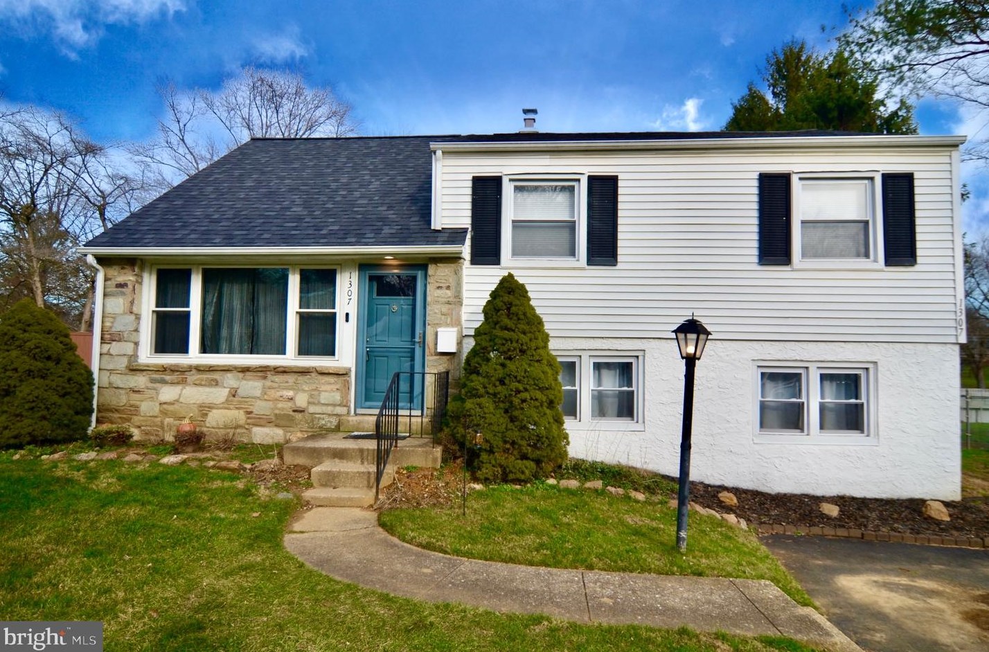1307 Bergan Rd, Oreland, PA 19075-2407
